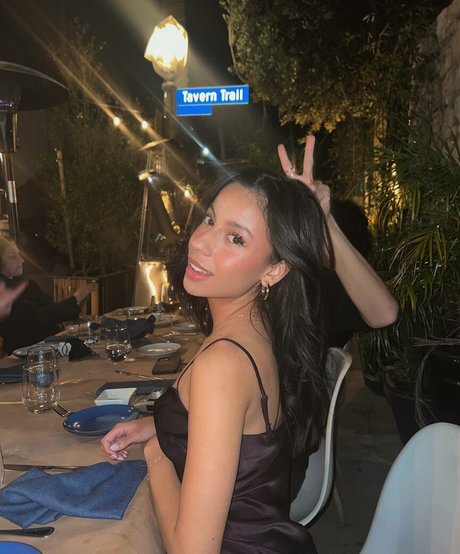 Izabella Alvarez top profile image