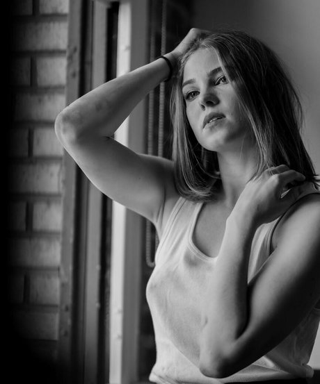 Jess Gabor model hot photo