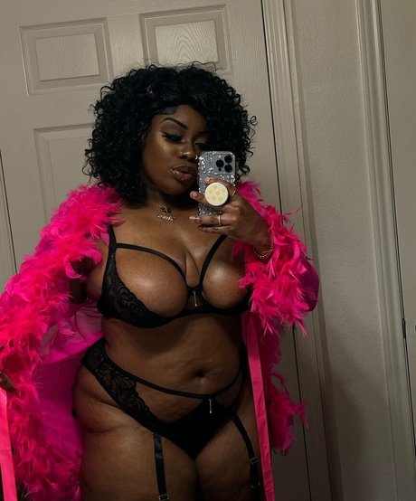 ILookLikeBaae star nude picture