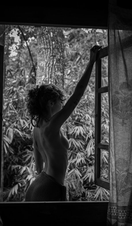 Vanessa Moe nude pornstar photo
