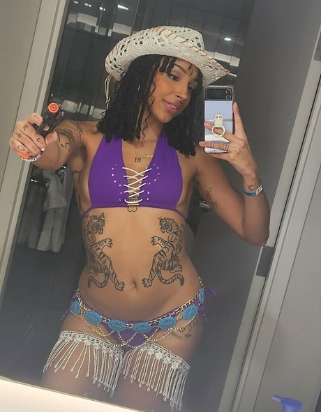 Juliet Cascaii sexy star galleries