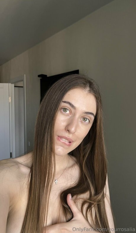 yourrosalia sexy actress photo
