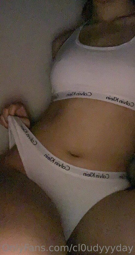 cl0udyyyday nude model photos