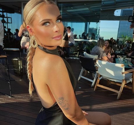Kirra Schofield sex model img