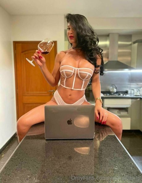 your sofia ts star hot pic
