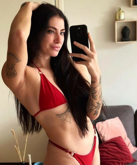 Ilselyannoor model hot pic