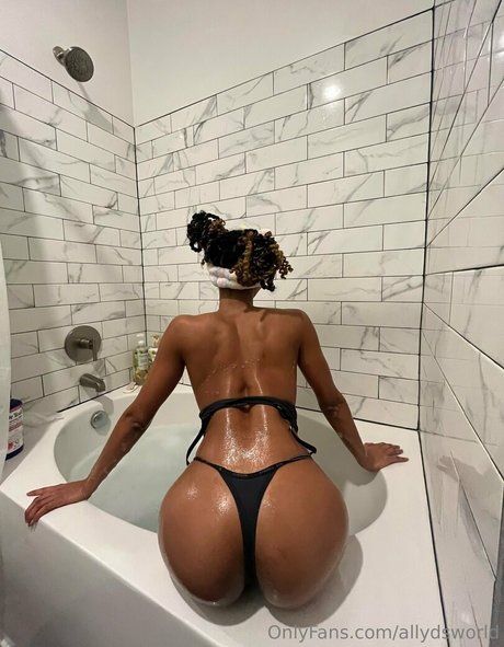 allydsworld star nudes pictures