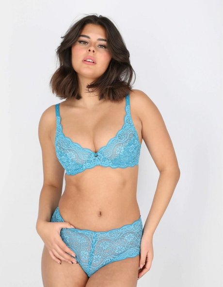 Michelle Algrabli nice model pics