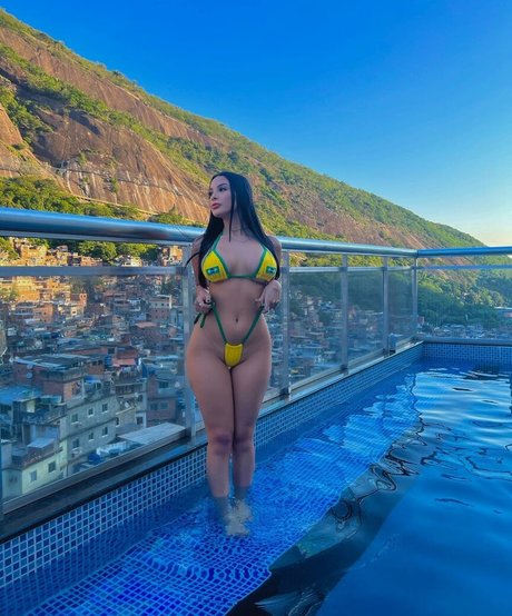 Emily Fernanda hot model archive