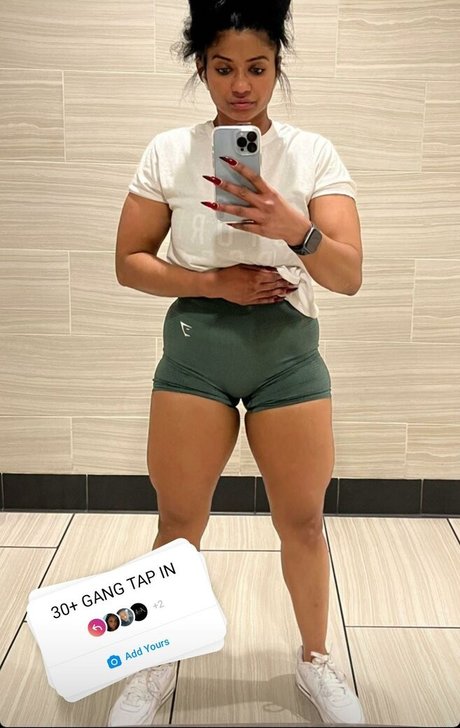 MzKora model xxx galleries