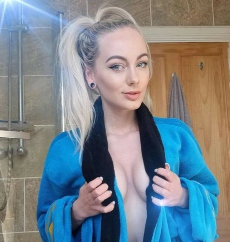 famous girls onlyfans beautiful nude photo