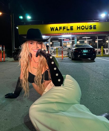 Sophia Scott star pornographic pics