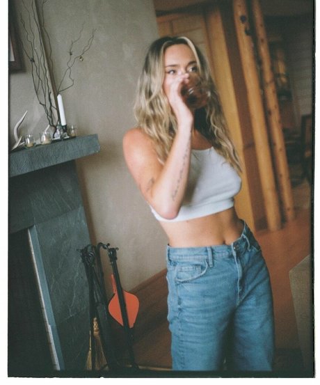 Sophia Scott porn star img