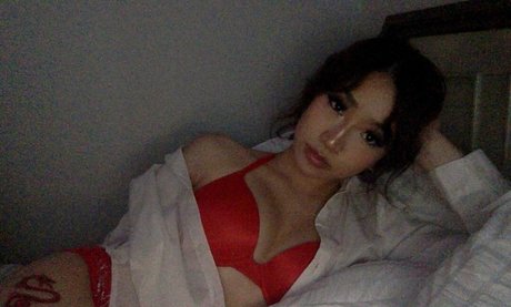 Harmonee Yang perfect model photo