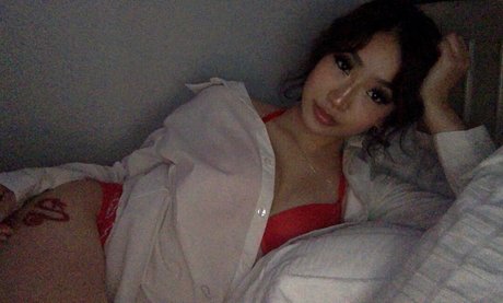 Harmonee Yang hd model photo