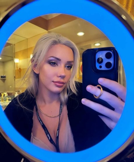 Alanah Pearce pretty pornstar image