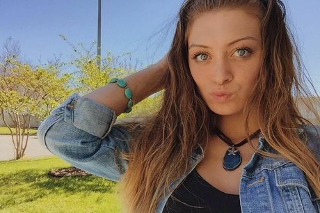 Logan Brickhouse hot actress pics