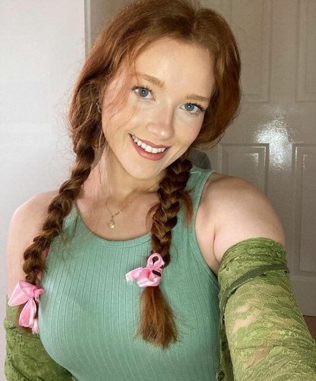 phoebeisginger perfect star pics
