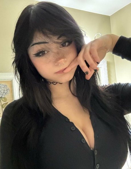 Julzzess sexy model picture