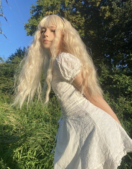 Haltsmanu nude star pic