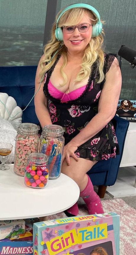 Kirsten Vangsness sexy model img