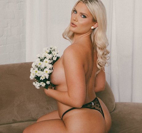 JaymeeMatthews model perfect image