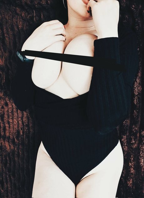 Hinikali nude model pic