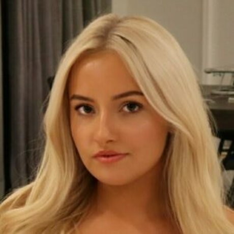 Georgiee Johnston pretty pornstar pictures