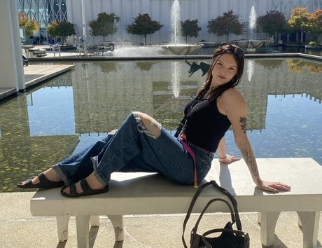 Rhiannon Jena art star pics