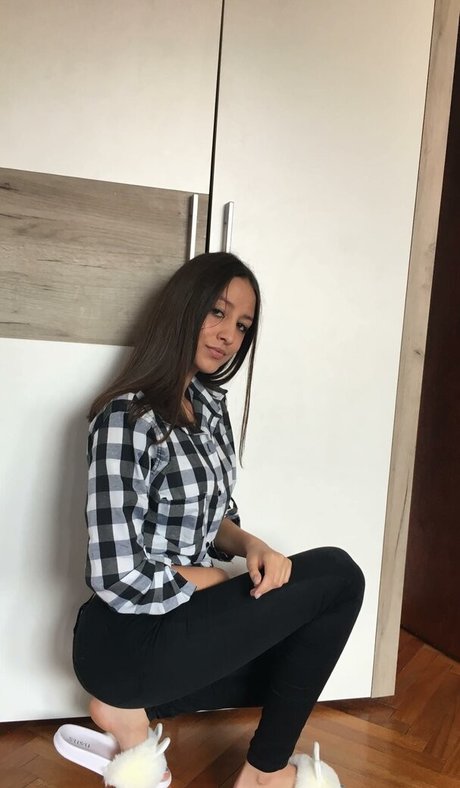 Tea Divljak erotic star images