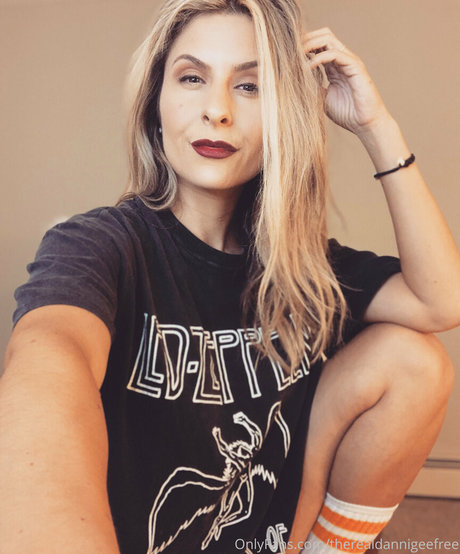 missdannigibson exclusive model photo