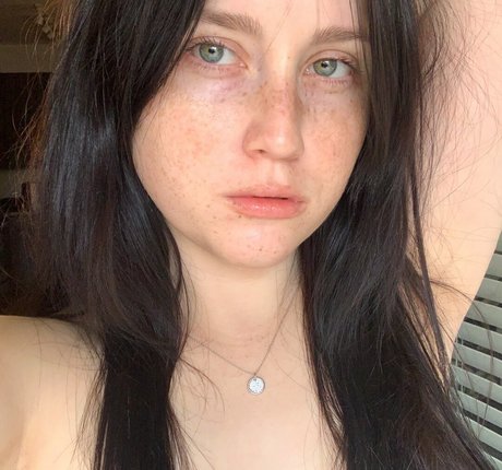 lewdkumi model naked photos