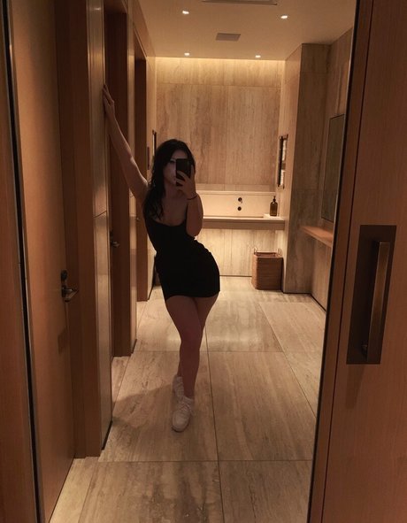 lewdkumi pornstar pretty pics