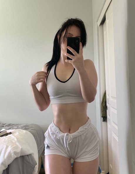 lewdkumi sexy model gallery