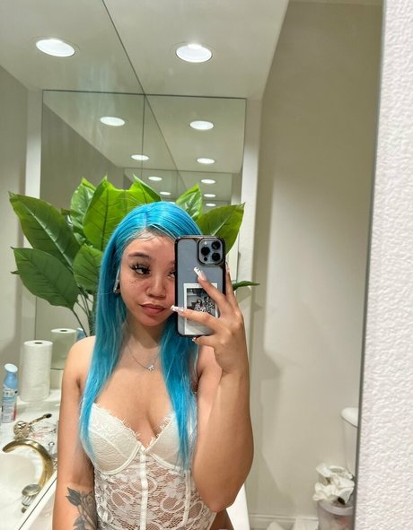 xneeenss model sexy picture