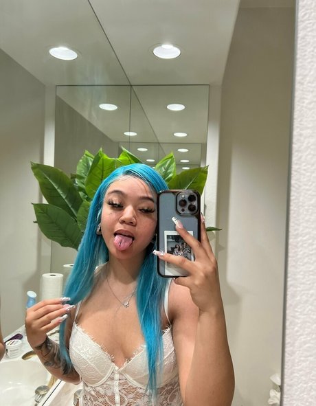 xneeenss top profile image