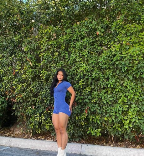 MsDumpling erotic model pics