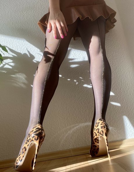 Miss Sunny Mood nude actress pic