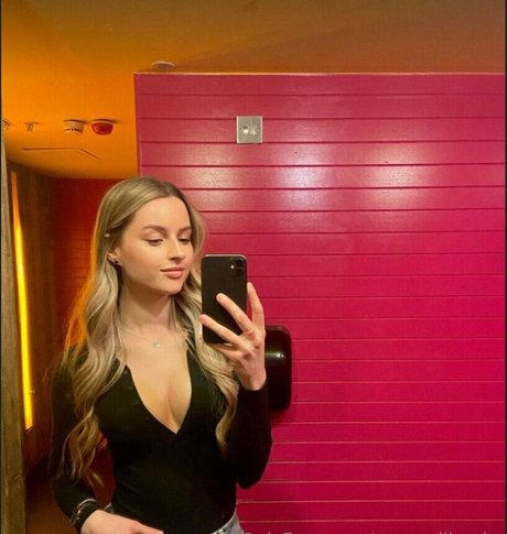 annamillervip xxx model picture