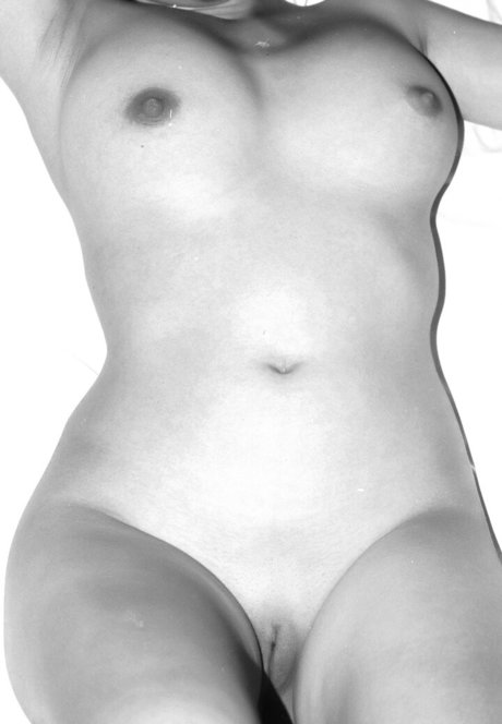 Nanaxir model sexy picture