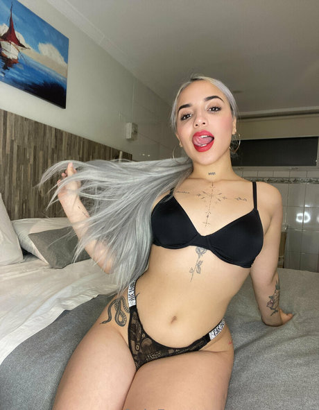 chanelle18 naked actress gallery
