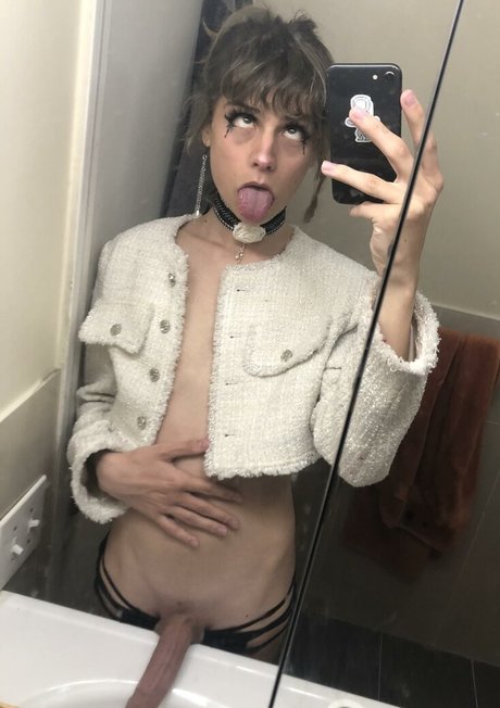 Cd Bell star nude photo