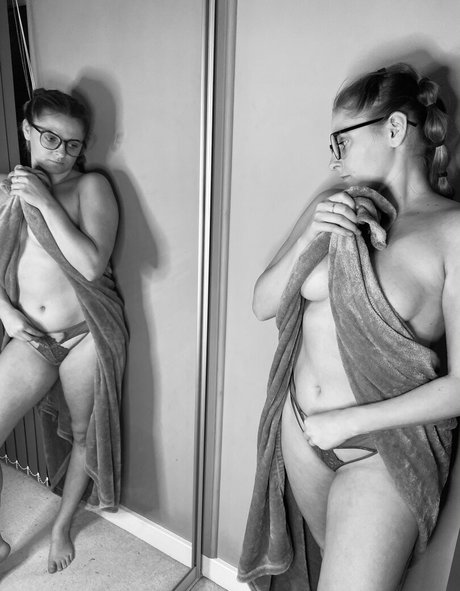 ieshapiritofree nude model photos