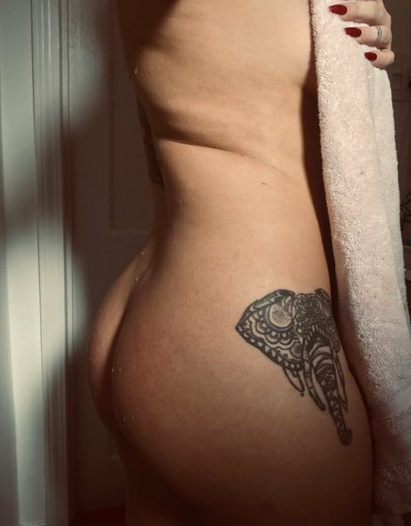 cougars onlyfans pornographic picture