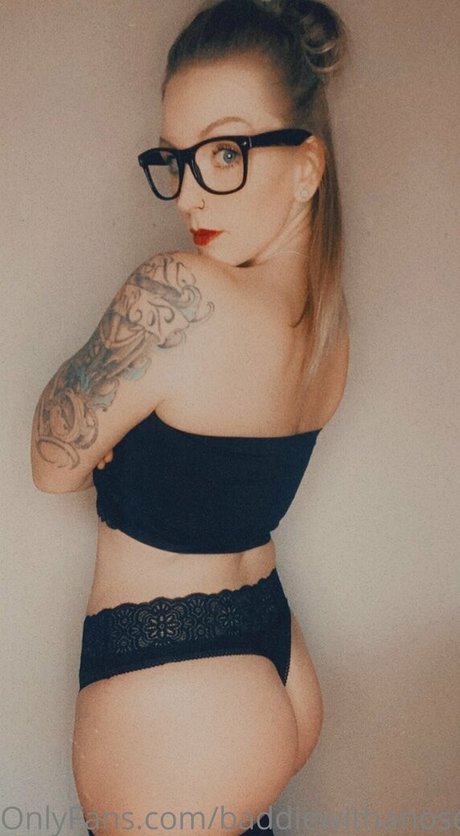 baddiewithanosering high quality star photos
