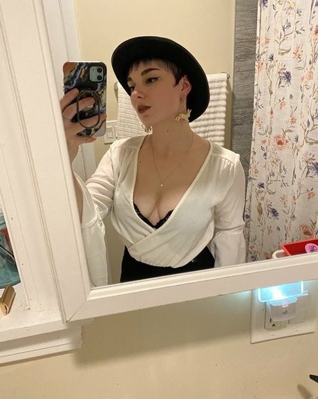 Casey Lee Williams star top archive