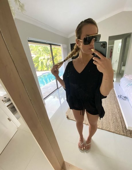 kelsimonroeofficial high quality model images
