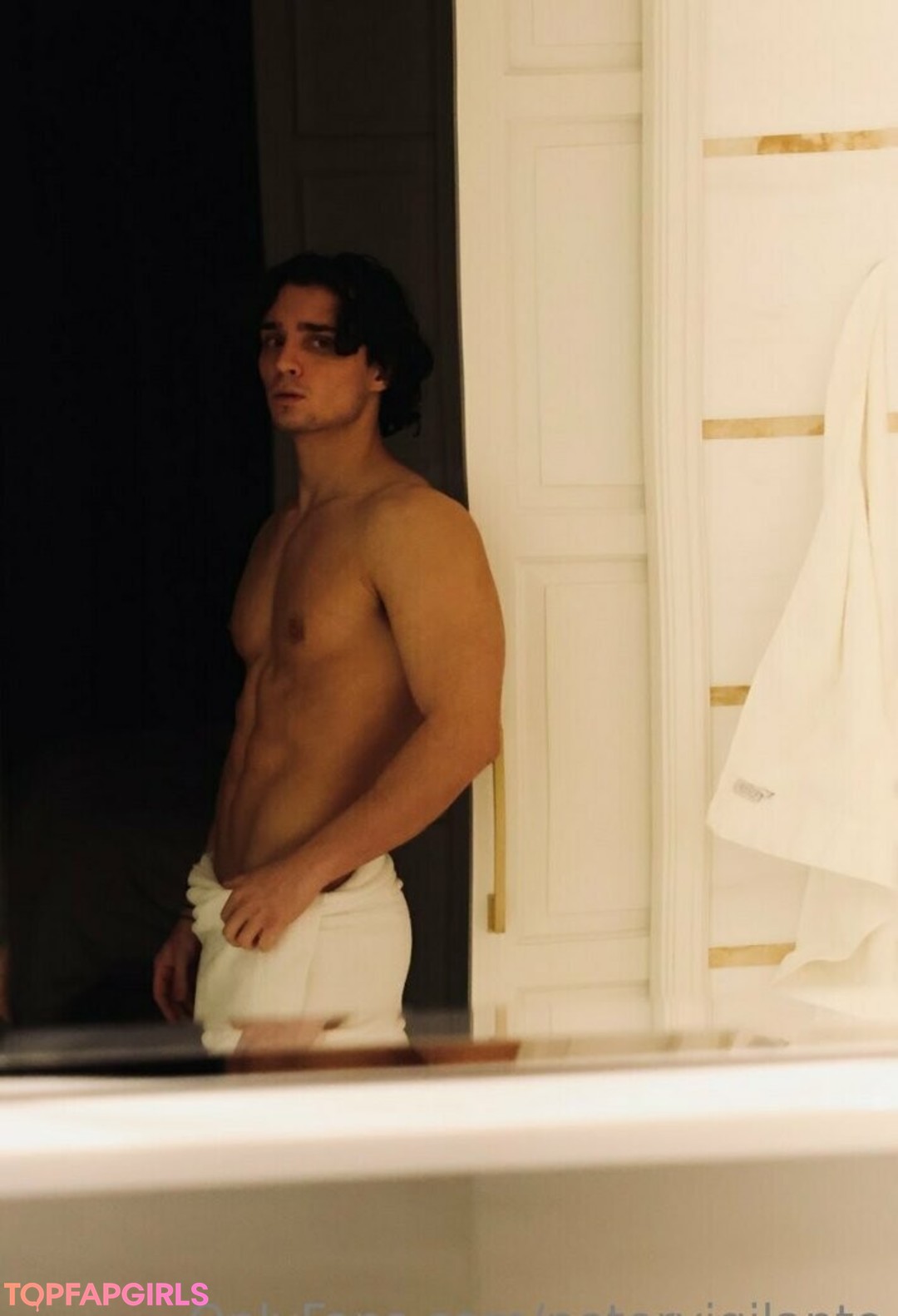 petervigilante free actress pics