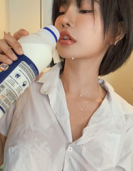 Sutasinee Nokia Sirirak top profile image