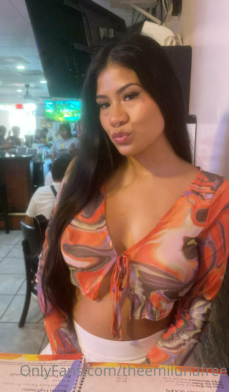 theemilunafree free model img